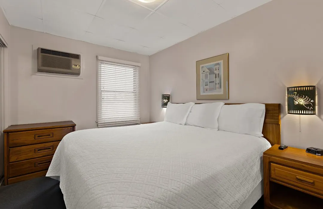 Traverse Bay Inn-1